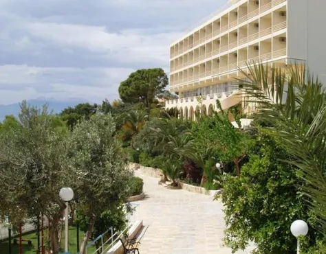 Hotel Pappas Lutraki