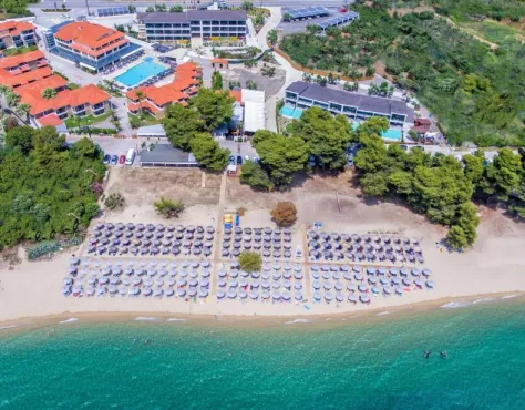 Hotel Lagomandra Beach and Suites