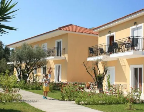 Pythos Studios & Apartments Svoronata